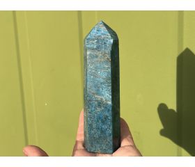 Apatiet blauw obelisk punt
