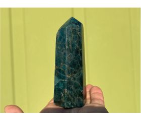 Apatiet blauw obelisk punt