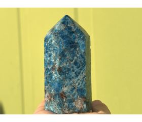 Apatiet blauw obelisk punt