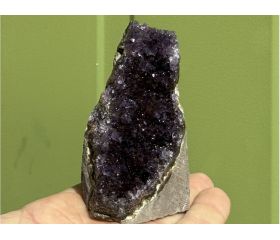  Uruguay Amethist Cut based met aangeslepen onderkant 