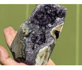  Uruguay Amethist Cut based met aangeslepen onderkant 