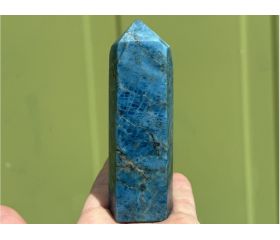 Apatiet blauw obelisk punt
