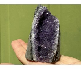  Uruguay Amethist Cut based met aangeslepen onderkant 