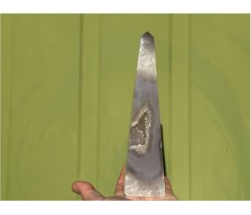 Agaat obelisk met druzy kristallen