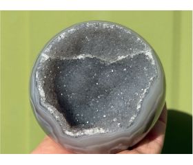Agaat bol met druzy kristallen 