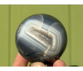 Agaat bol met druzy kristallen 