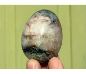 Papagoiet met Ajoiet en Chrysocolla ei uit Peru 