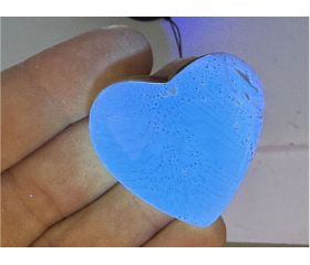 Indonesische Blauwe Barnsteen - Amber UV actief hartje 