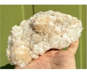 kneusjeshoek Apofyliet kristallen met Stilbiet cluster